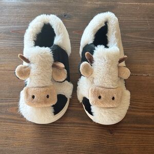 Amazon Cow Print Women's Slippers - Black and Cream